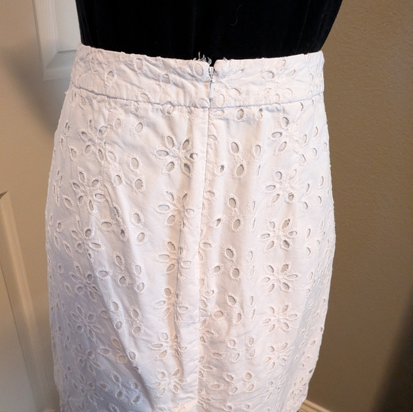 Old Navy White Eyelet Mini Skirt - Picture 5 of 8